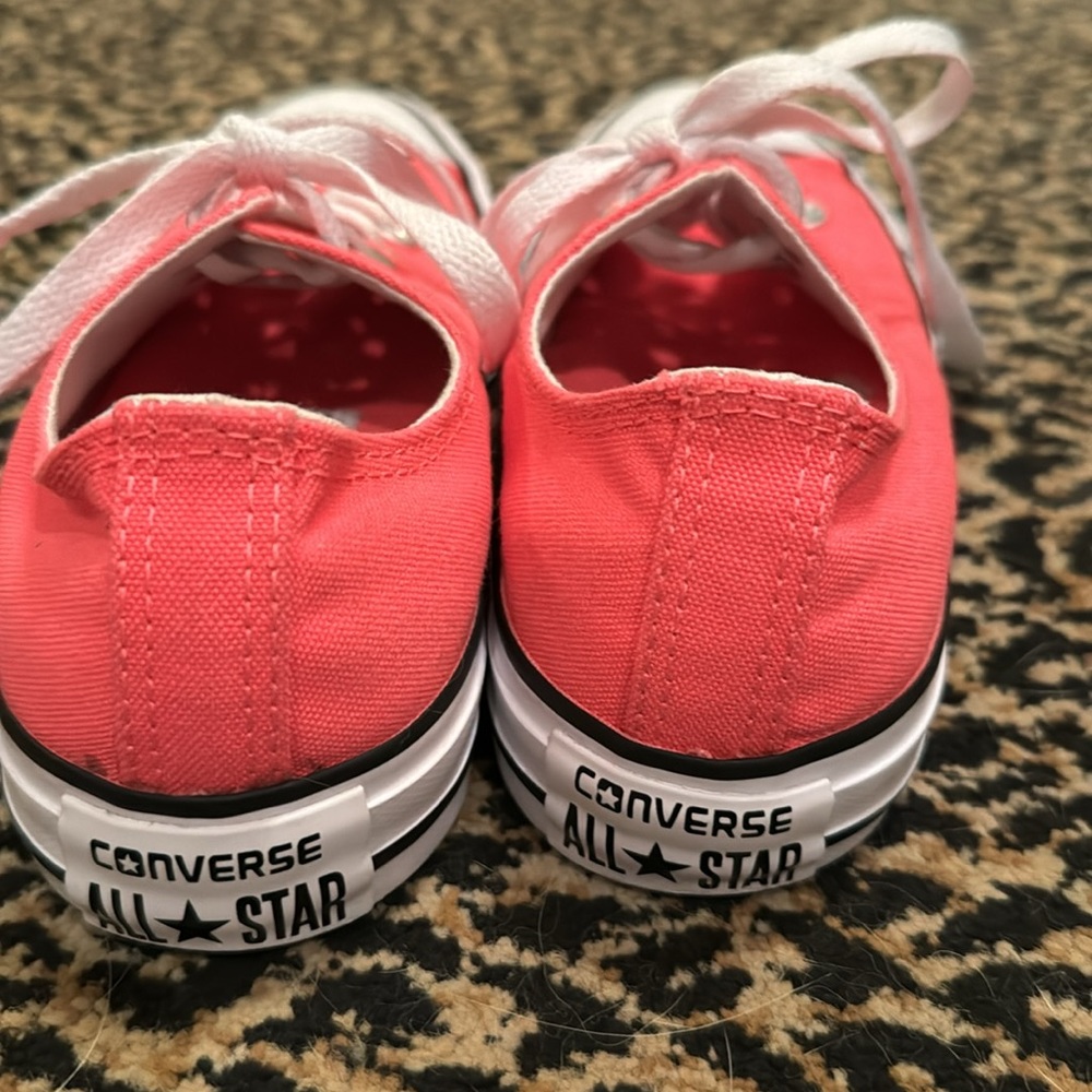 Women’s converse size 6, hot pink, like new chuck Taylor’s - Picture 3 of 5